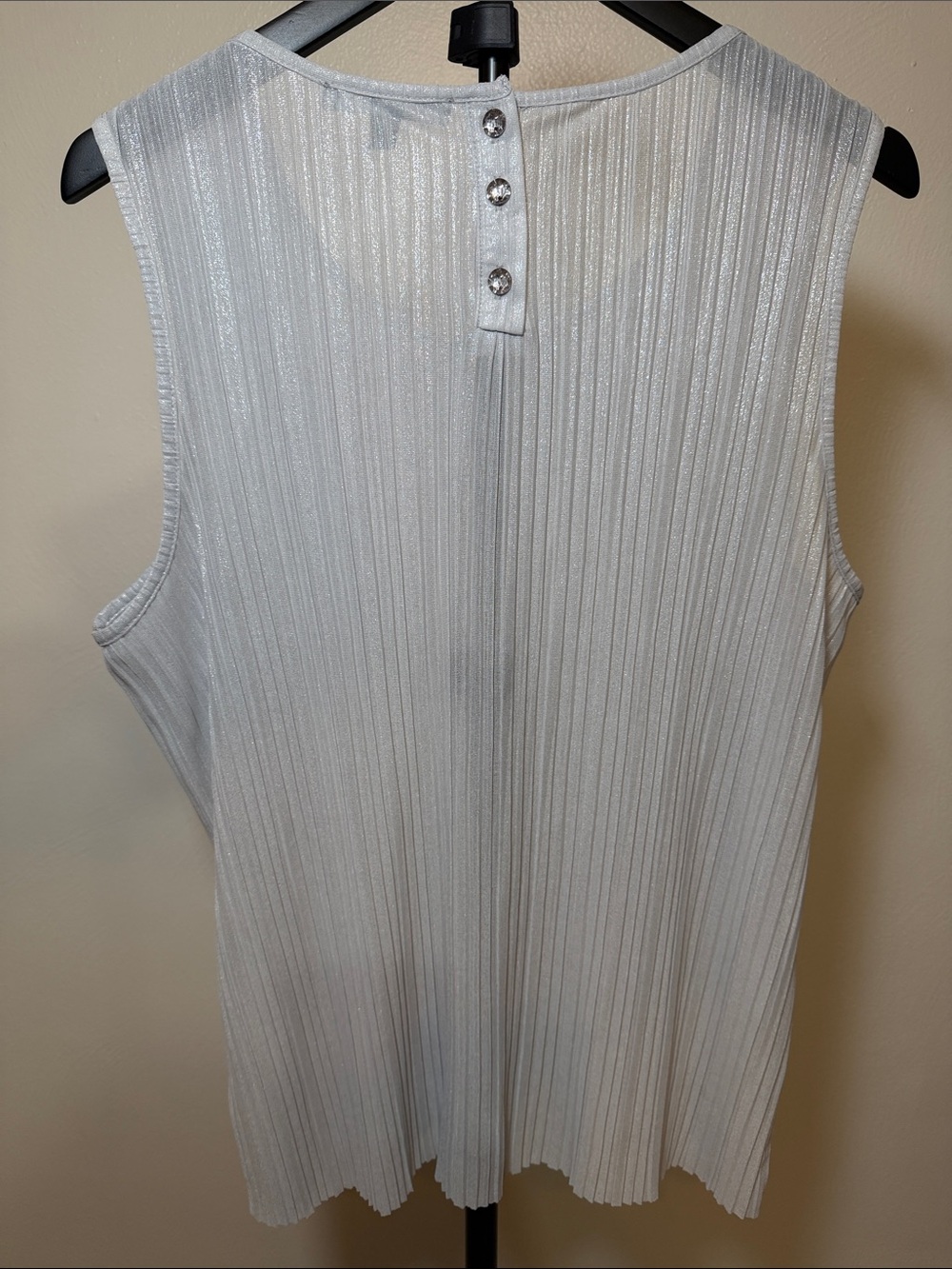 NY Collection Silver Ribbed Pleated Tank Top / Shell - Picture 2 of 5